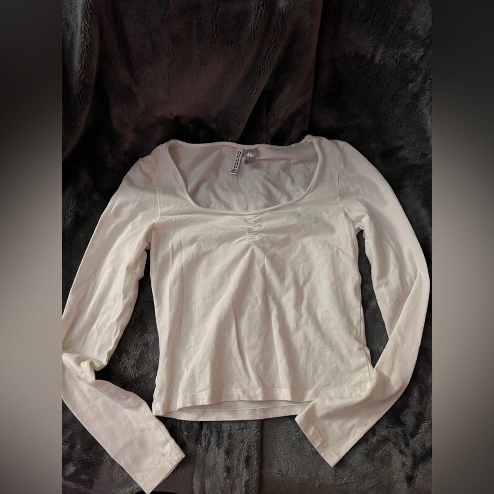 Chic white top from H&M's Divided collection— Size Medium